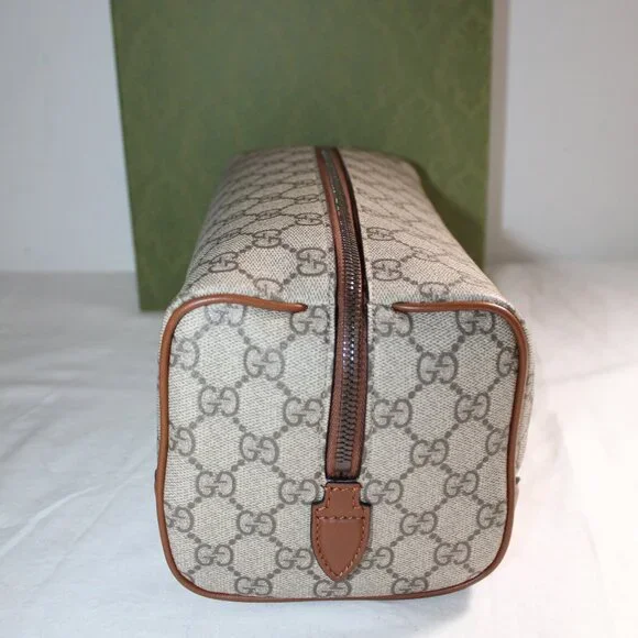 NEW Gucci Beauty Cosmetic Toiletry Bag GG Supreme Vanity Case Zip Top 821163